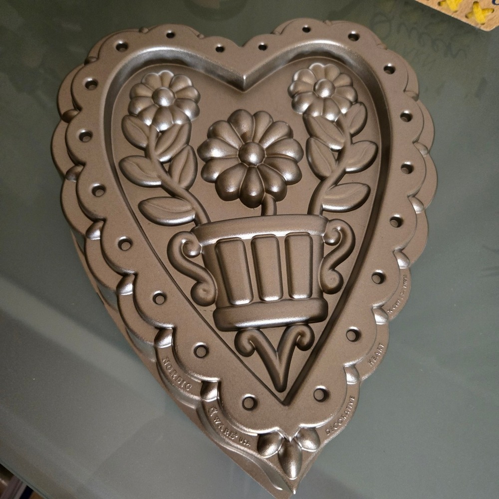 Nordic Ware Heart Baking Pan  Cast Aluminum Floral